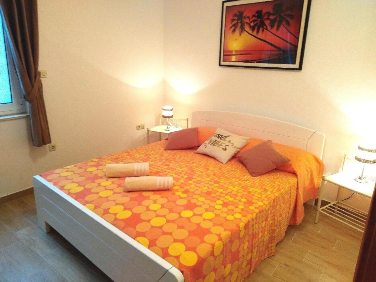 Apartments Green & Orange Hvar Town Exterior photo