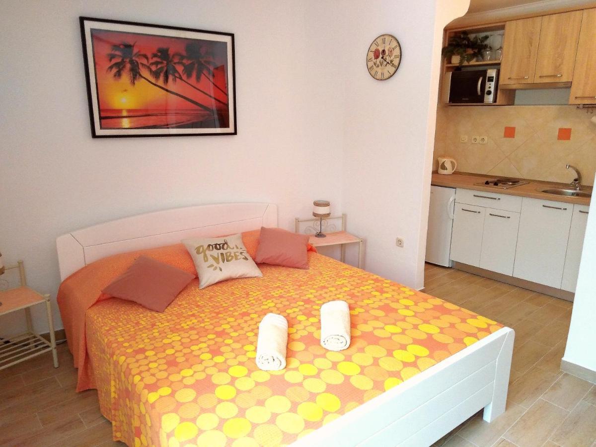 Apartments Green & Orange Hvar Town Exterior photo